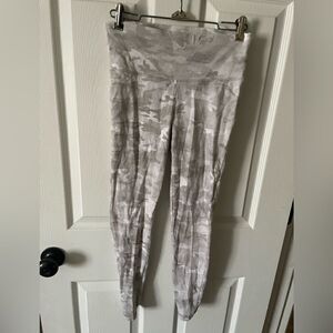 Women’s Motet Ultra Camo Leggings In White / Beige Size S